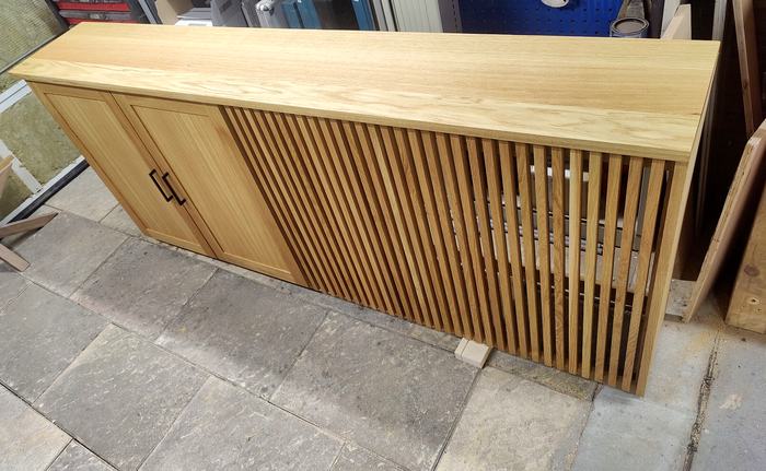 Eiken dressoir in de werkplaats