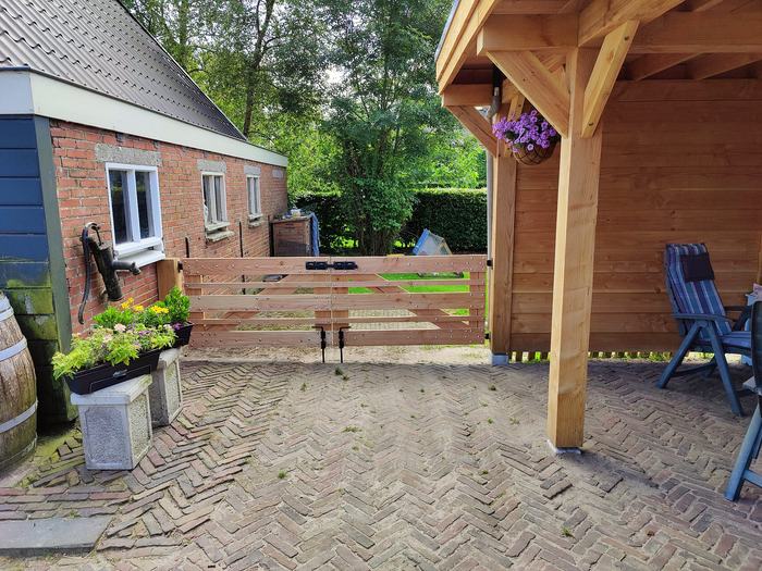 Dubbele boerenpoort op het erf