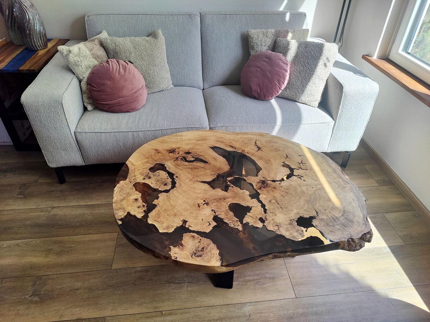 Salontafel van eiken wortelhout met epoxy, gemaakt door PG Woodworks