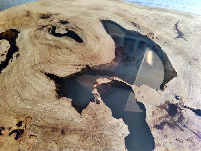 Detail van het wortelhout en de epoxy