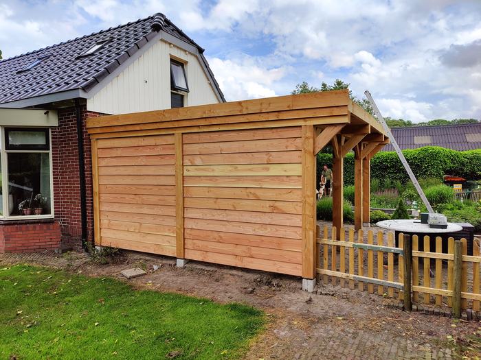 Overkapping met gesloten zijwand