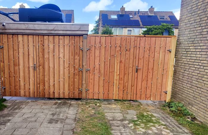 Dubbele houten poortdeuren