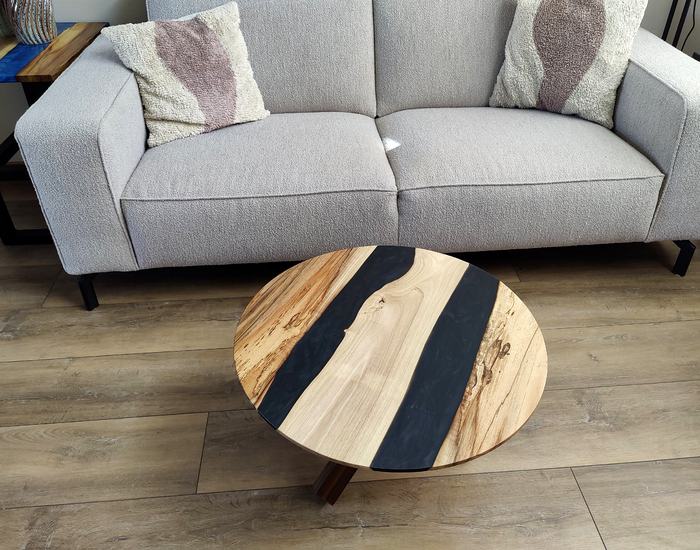 Ronde river table met zwarte epoxy